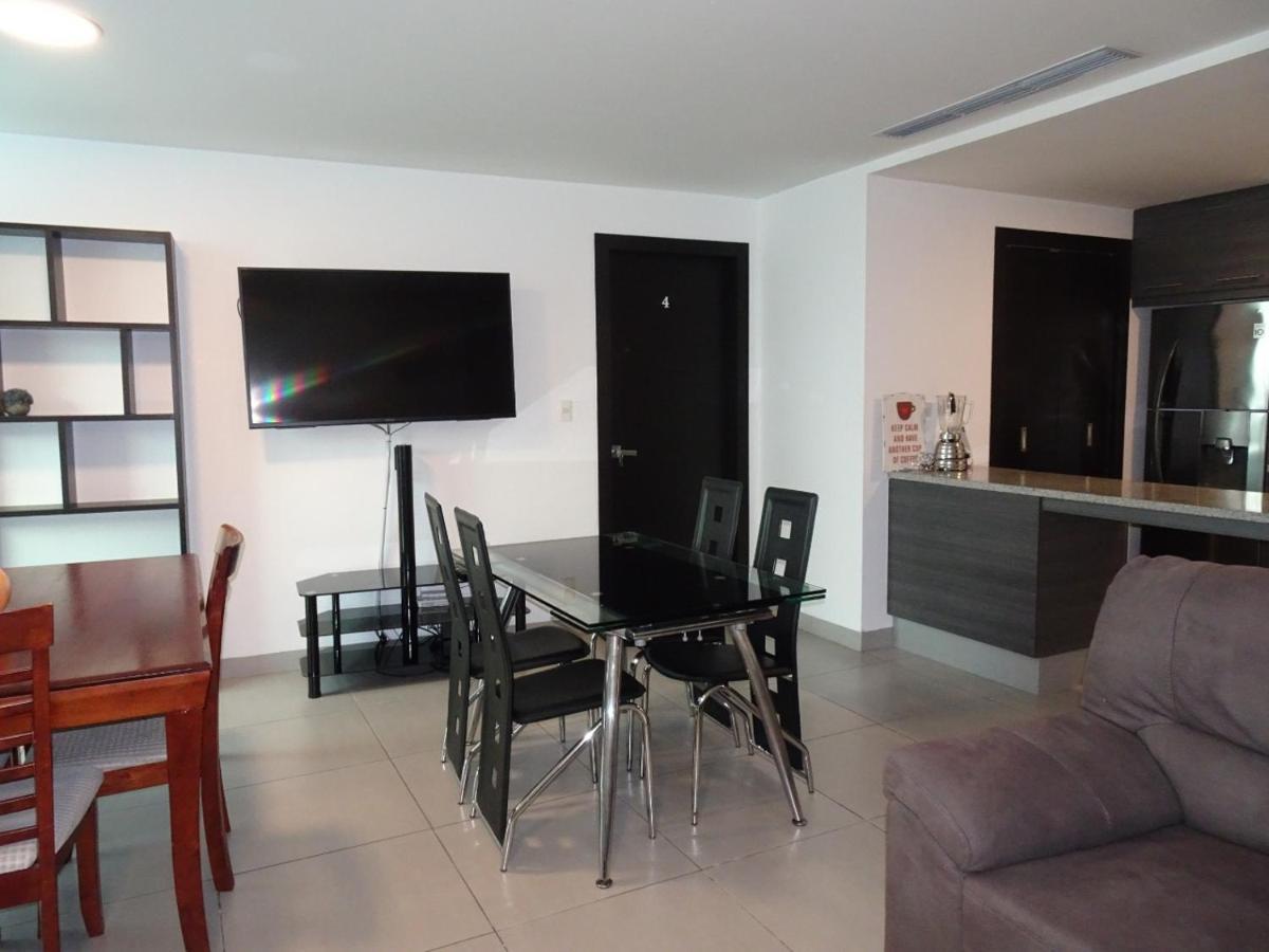 Habitación en casa particular Quo Habitación En Lujoso Departamento A 1 Minuto Del Aeropuerto Guayaquil